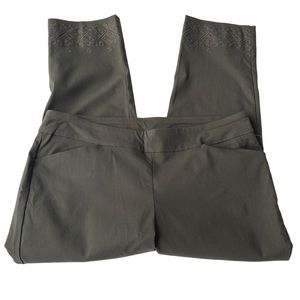 New Ladies 14P Dark Green Capri Cropped Pants Embroidery Stretch Kim Rogers